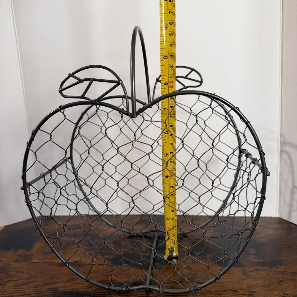 Country Kitchen Farmhouse Apple Shaped Chicken Wire Fruit Basket Metal Decor